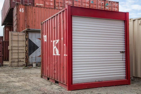 Container 10 Pieds Usagé Rouge avec Porte Roll-Up - Solution Pratique et Durable pour Stockage Description :