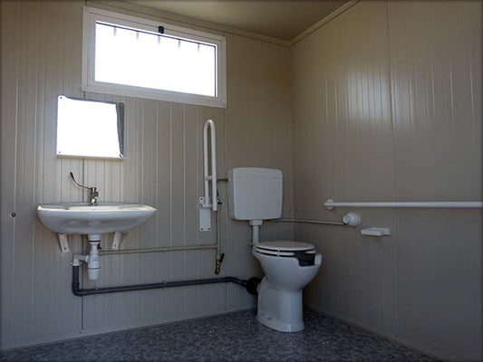 Spacieux Cabine sanitaire avec toilettes et douche
