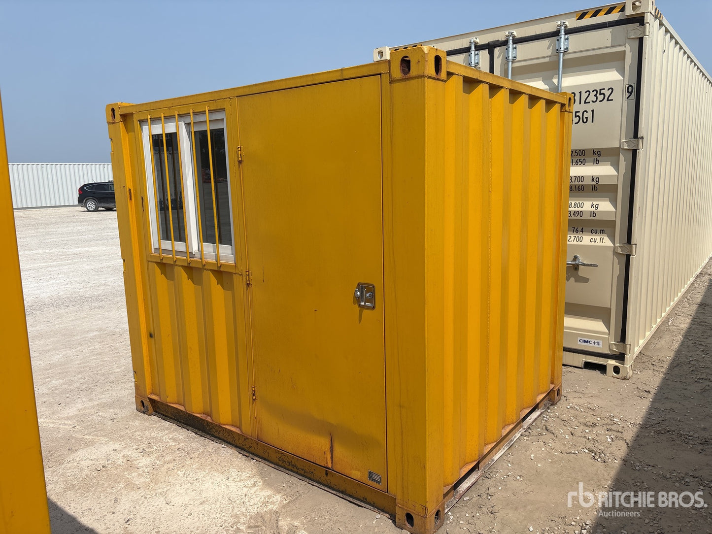 Container 10 Pieds avec Porte d'Homme et Fenêtre Isolée usager