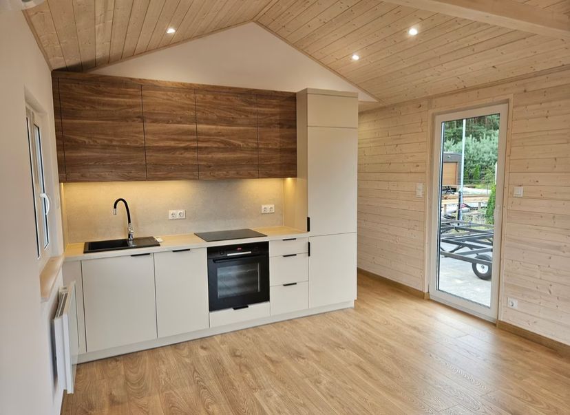 Tiny House Moderne – Confort et Mobilité à Petit Prix