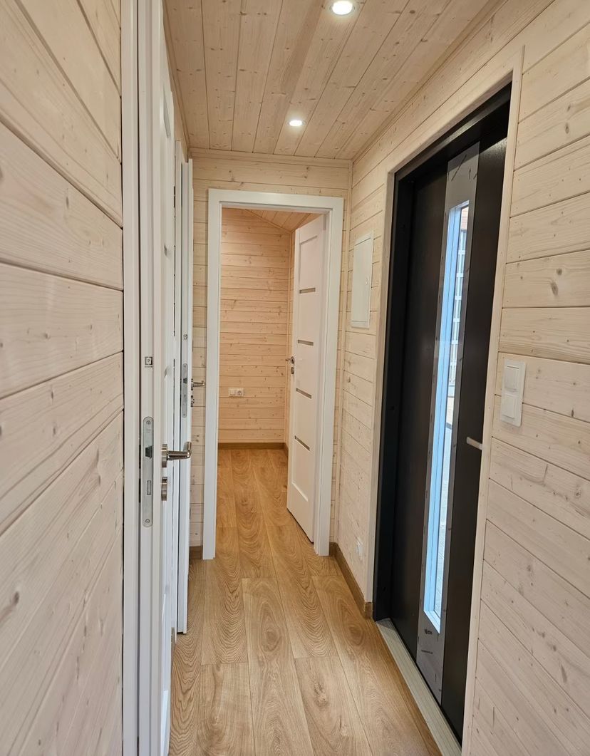 Tiny House Moderne – Confort et Mobilité à Petit Prix