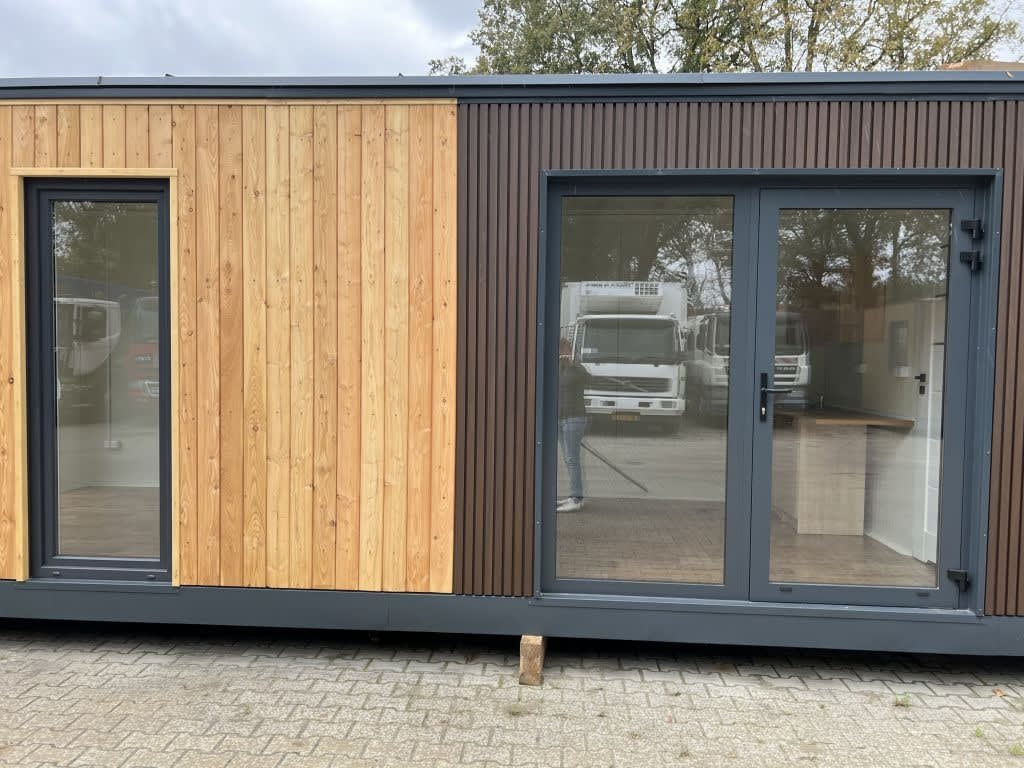 Maison Mobile 20 Pieds x 8 Pieds - Entièrement Fini, Intérieur et Extérieur en Bois Traité, Prêt à l'Emploi