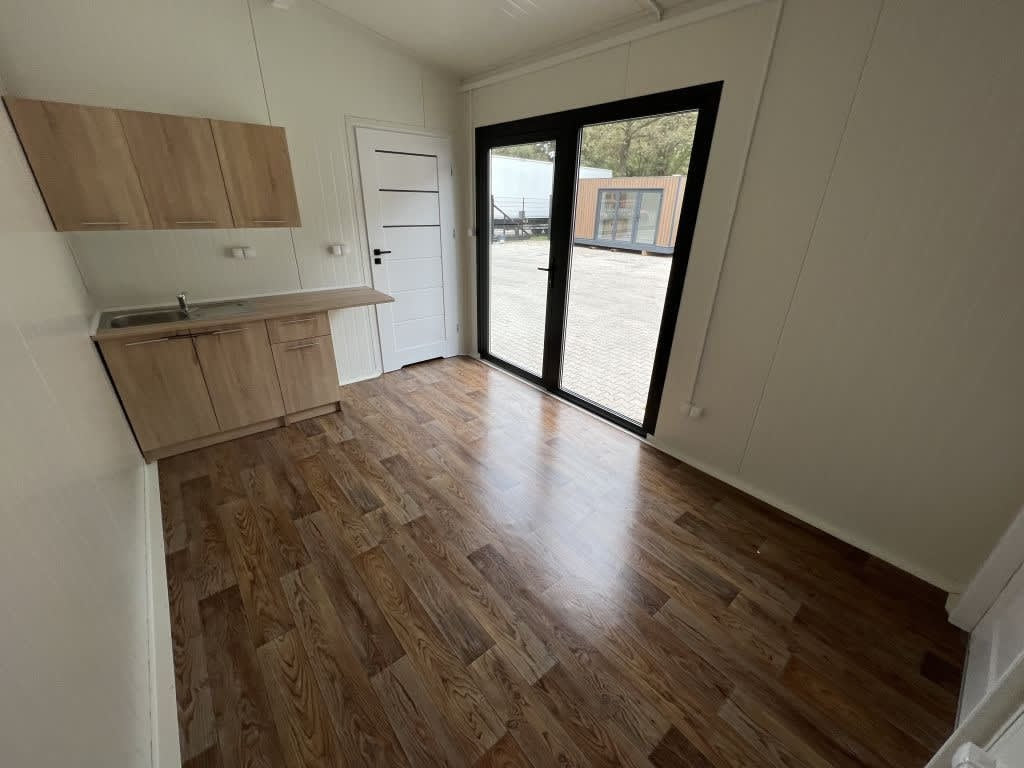 Maison Mobile 20 Pieds x 8 Pieds - Entièrement Fini, Intérieur et Extérieur en Bois Traité, Prêt à l'Emploi