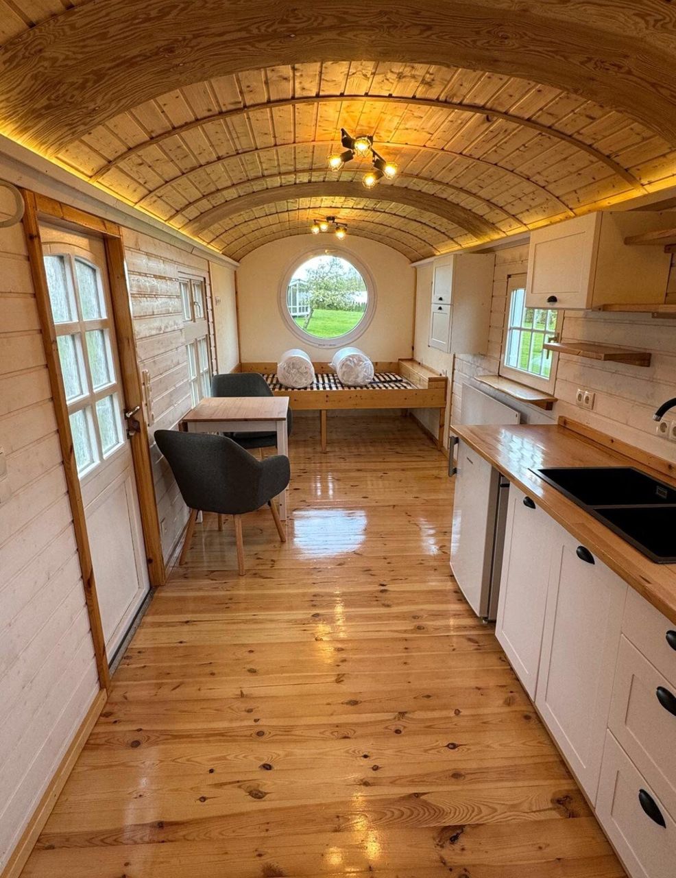 Remorque Maison Mobile en Bois avec Structure en Acier - 20 Pieds x 8 Pieds