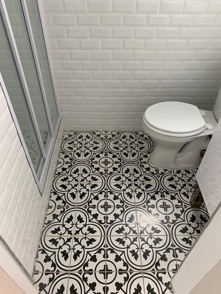 Container maritime  bureau mobile 40 pieds x 8, isolé 4 saisons, avec porte, fenêtre et toilette