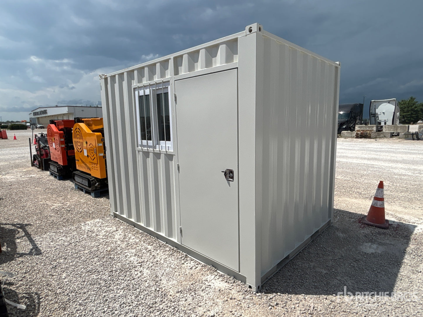 Container 10 Pieds avec Porte d'Homme et Fenêtre Isolée - Idéal pour Stockage Sécurisé et Confortable