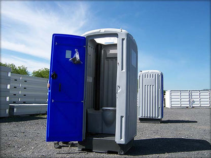 Petite Cabine sanitaire avec douche et toilette