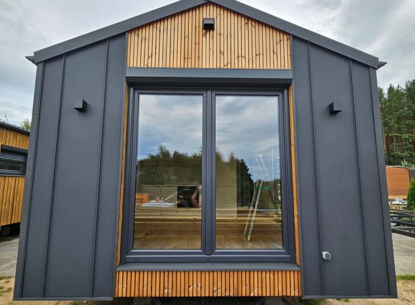 Tiny House Moderne – Confort et Mobilité à Petit Prix