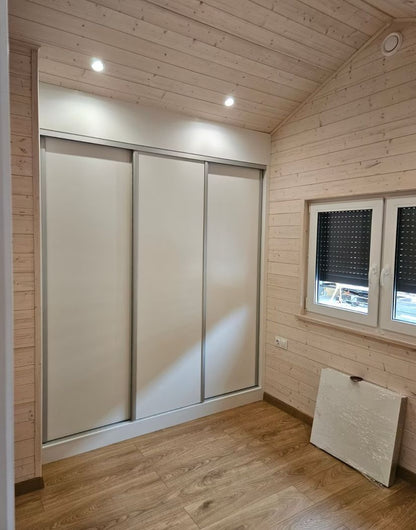 Tiny House Moderne – Confort et Mobilité à Petit Prix