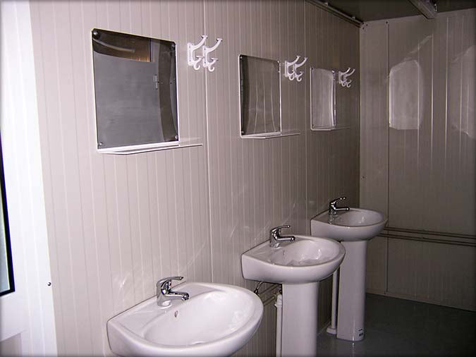 Cabine sanitaire public 20 pieds x 8, confortable